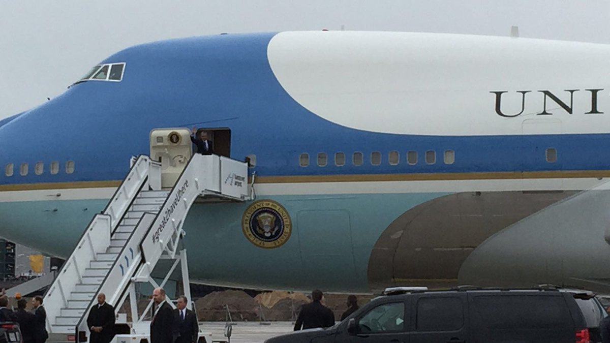 #Obama beendet seinen letzten Deutschland-Besuch als US-Präsident am #HAJ. Good bye, Mr. President! #great2haveUhere