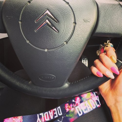 _Acrylic_Nails's tweet photo. By @_todo97_: 🌺DEADLY🌺 #cargirl #car #girl #carpose #deadly... https://t.co/5B8s0yNVJ1 #acrylicnails #nailart https://t.co/hZ5tWSc4gU