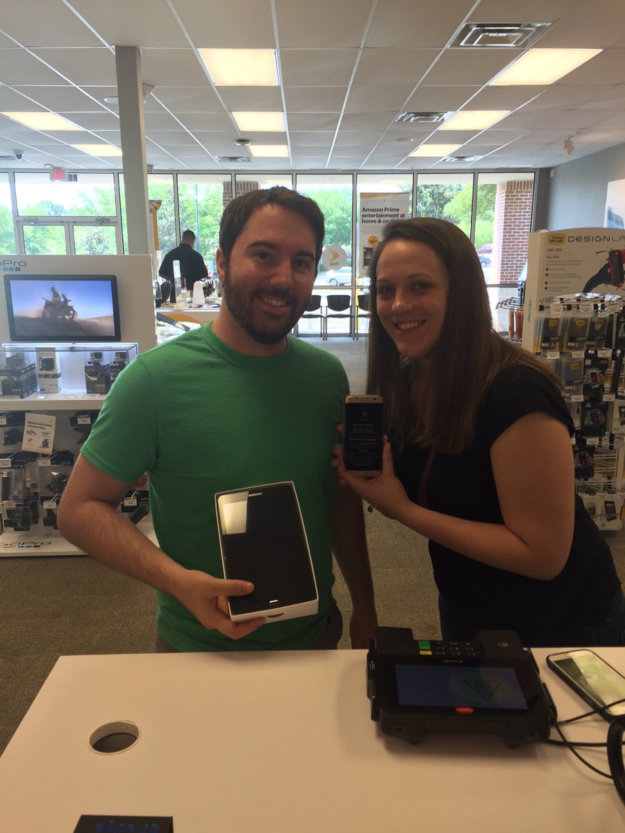 SprintTally1787's tweet photo. Sellin new lines and slangin tablets @SprintTally1787 #byebyeAT&amp;T @timashley33 @Lori_AnneHill https://t.co/6Gf1h4GE08