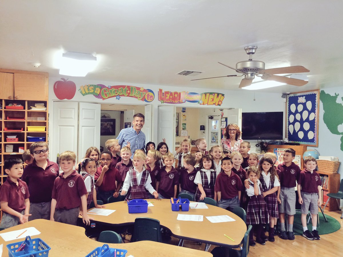 Bmpmagicdocs's tweet image. Dr. Mac at Discover Academy in Edgewater! These awesome kids had fun learning about Oral Hygiene &amp;amp; saw a magic show😀