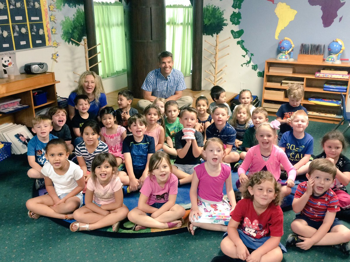 Bmpmagicdocs's tweet image. Dr. Mac at Discover Academy in Edgewater! These awesome kids had fun learning about Oral Hygiene &amp;amp; saw a magic show😀
