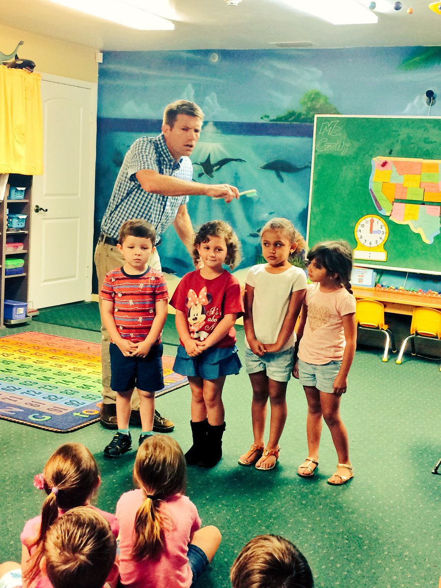 Bmpmagicdocs's tweet image. Dr. Mac at Discover Academy in Edgewater! These awesome kids had fun learning about Oral Hygiene &amp;amp; saw a magic show😀