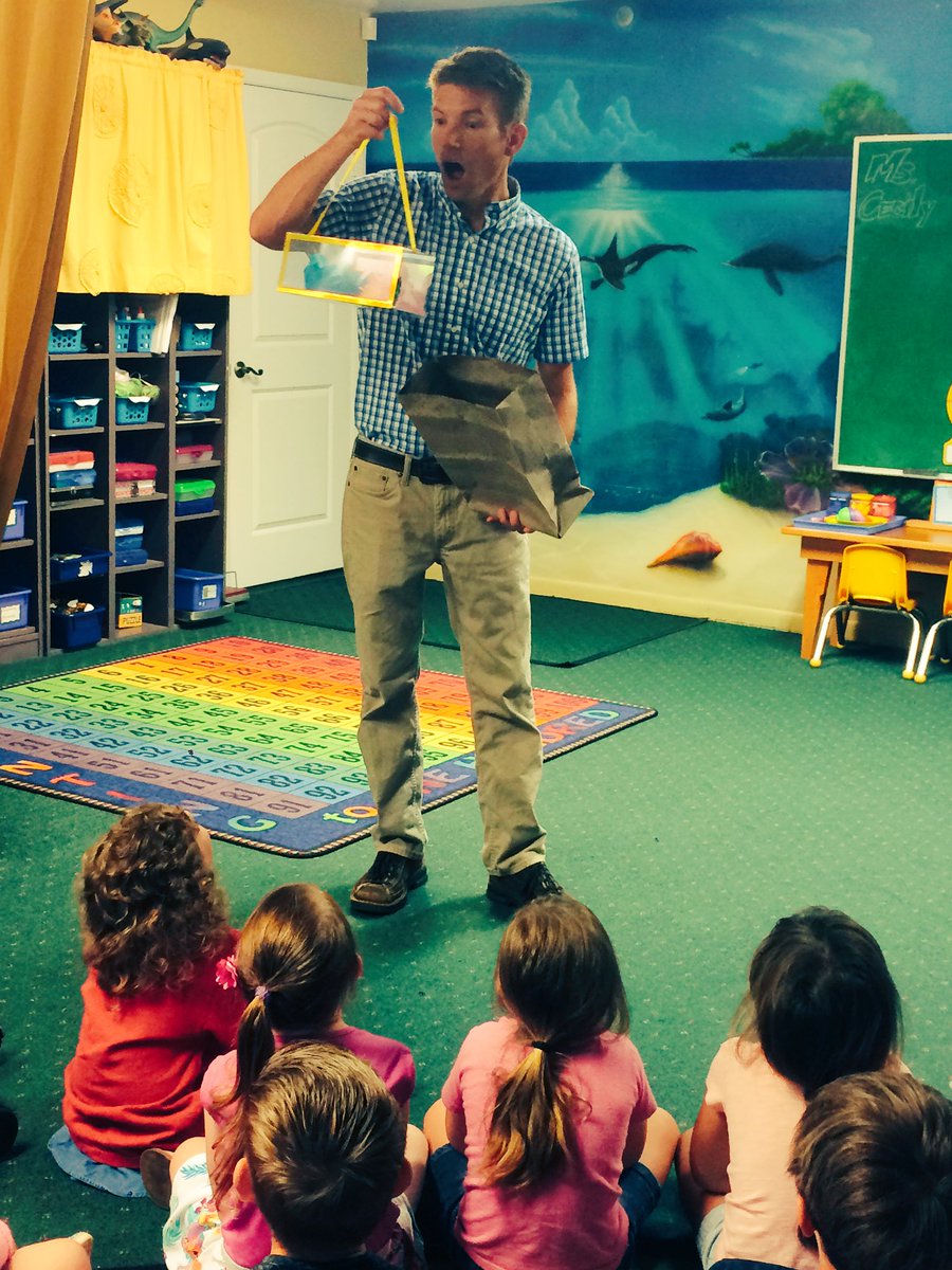 Bmpmagicdocs's tweet image. Dr. Mac at Discover Academy in Edgewater! These awesome kids had fun learning about Oral Hygiene &amp;amp; saw a magic show😀