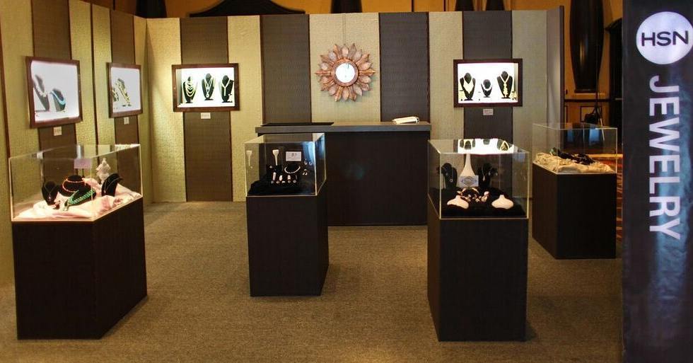 CL22Productions's tweet image. #CL22Productions designed and built a mini mall of all HSN departments such as clothing, jewelry and other featured…