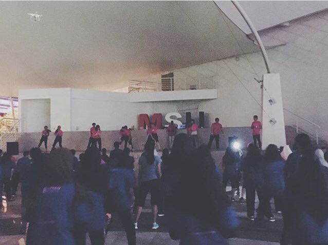 FHLSdinner2016's tweet photo. Ready set go 💃🏼💃🏼💪🏻👏🏻                      #GlowInTheDarkZumba #MSUShahAlam # Fundraisingevent ##WhisperOfHope https://t.co/9gGDd5xiMt