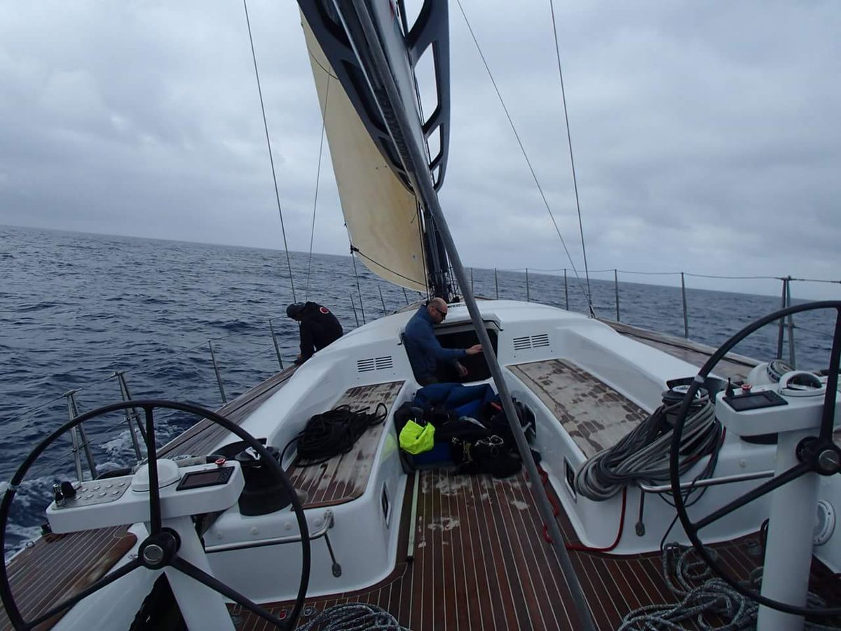 RSBRigging's tweet photo. #OperationsManagerRuss out in the #BayOfPalma with #raceyacht #SYAragon, having had her #carbonfibre #rig stepped.. https://t.co/pDV9C58Bca