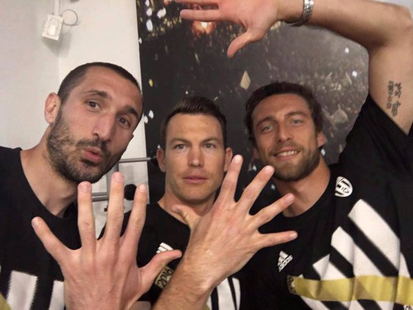 Salam dari mereka untuk lima Scudetto beruntun!!!! #Hi5Tory