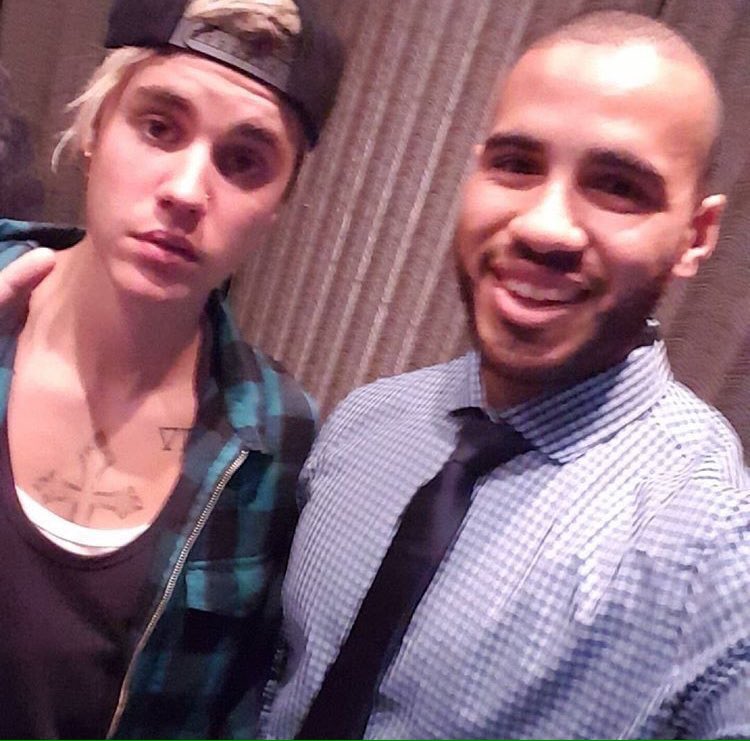 JustinBNewssFr's tweet photo. fitts81 : un plaisir absolu de rencontrer mon garçon @justinbieber à @vertigochicago hier soir https://t.co/8fAtINygTy