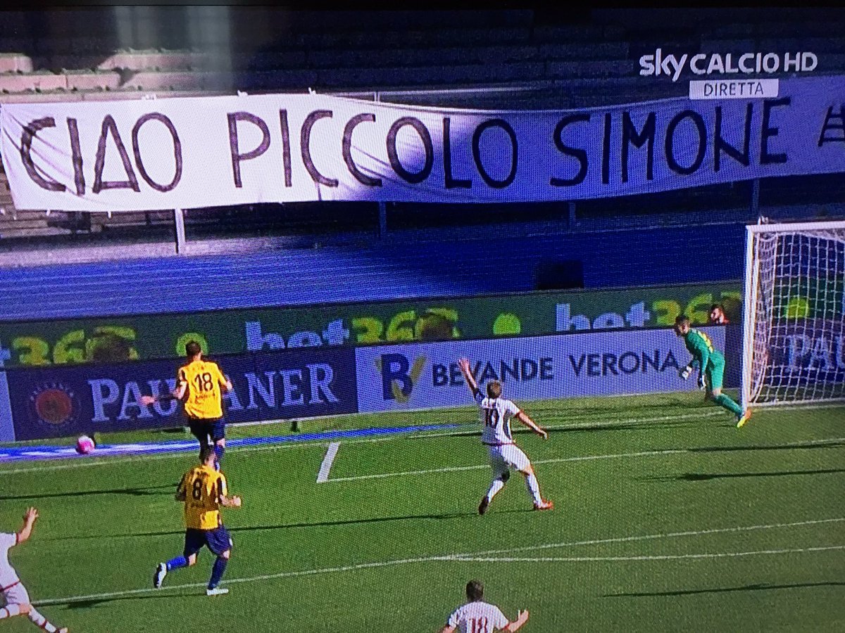 #RIPSIMONE

I tifosi dell'<a href="/HellasVeronaFC/">Hellas Verona FC</a> hanno ricordato Simone, ucciso a 15 anni da un killer chiamato #LEUCEMIA.