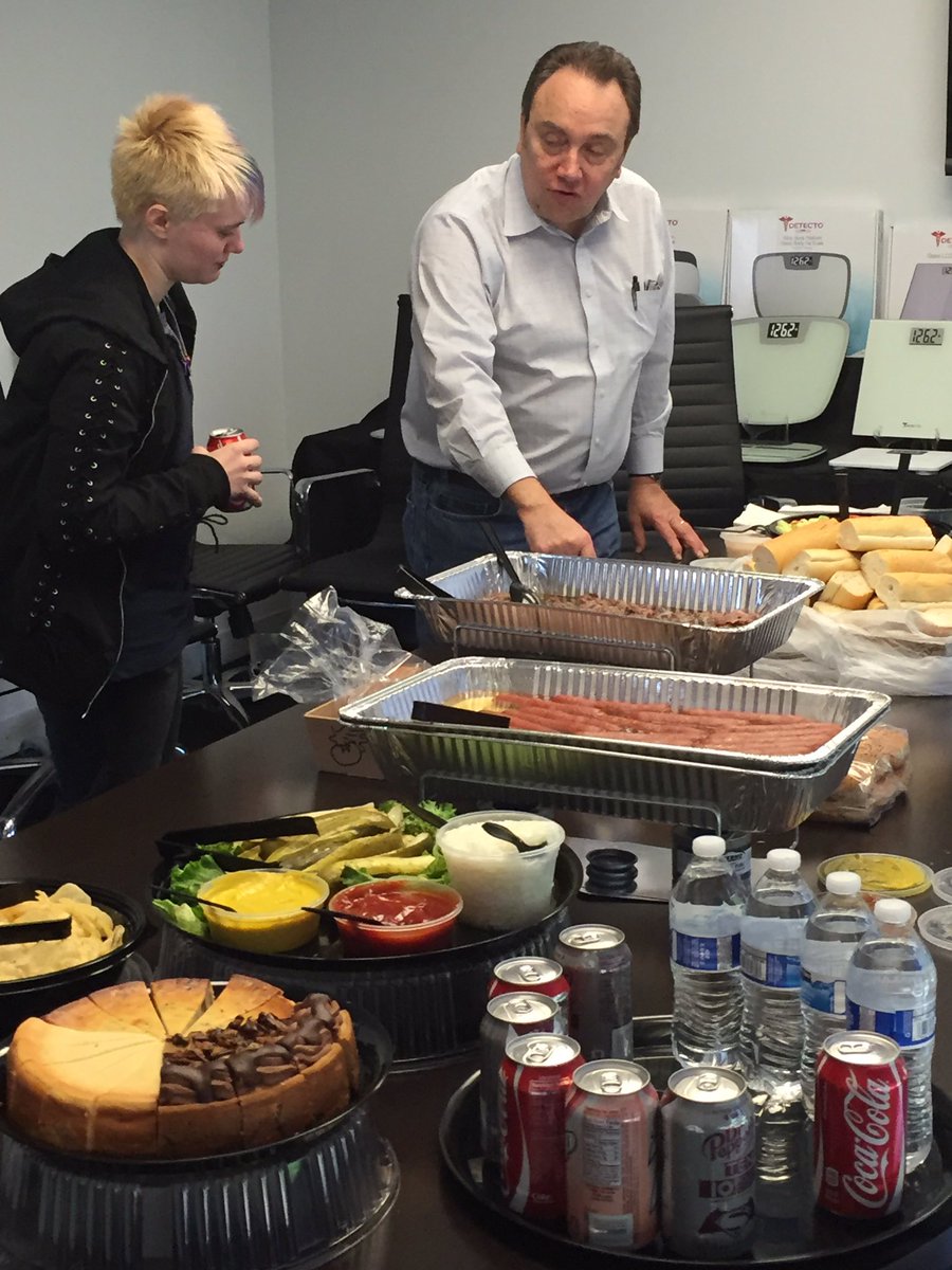 LavaLamp's tweet photo. Lunch time for @TheWolfInBlue and the #lavateam from @BuonaBeef https://t.co/uoVVOwnvev