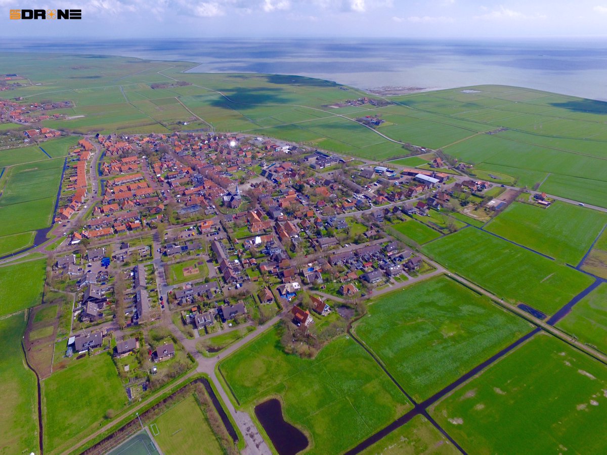RPBdrone's tweet photo. Prachtig om het mooie dorpje #Midsland van boven te zien op #Terschelling. @terschellingvvv @SCTerschelling https://t.co/z3Mycu7w7C
