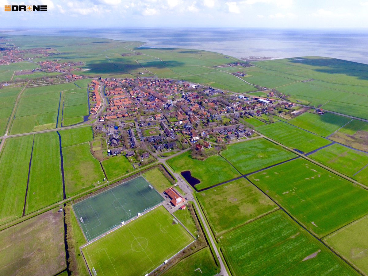 RPBdrone's tweet photo. Prachtig om het mooie dorpje #Midsland van boven te zien op #Terschelling. @terschellingvvv @SCTerschelling https://t.co/z3Mycu7w7C