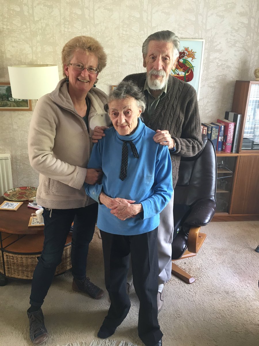 CleeveCommunity's tweet photo. Proud to be working with @AgeUKGlos, meeting Jill from Age UK and Mr &amp; Mrs Harper helping with their weekly shop ☺️ https://t.co/JzBL5aEfVX