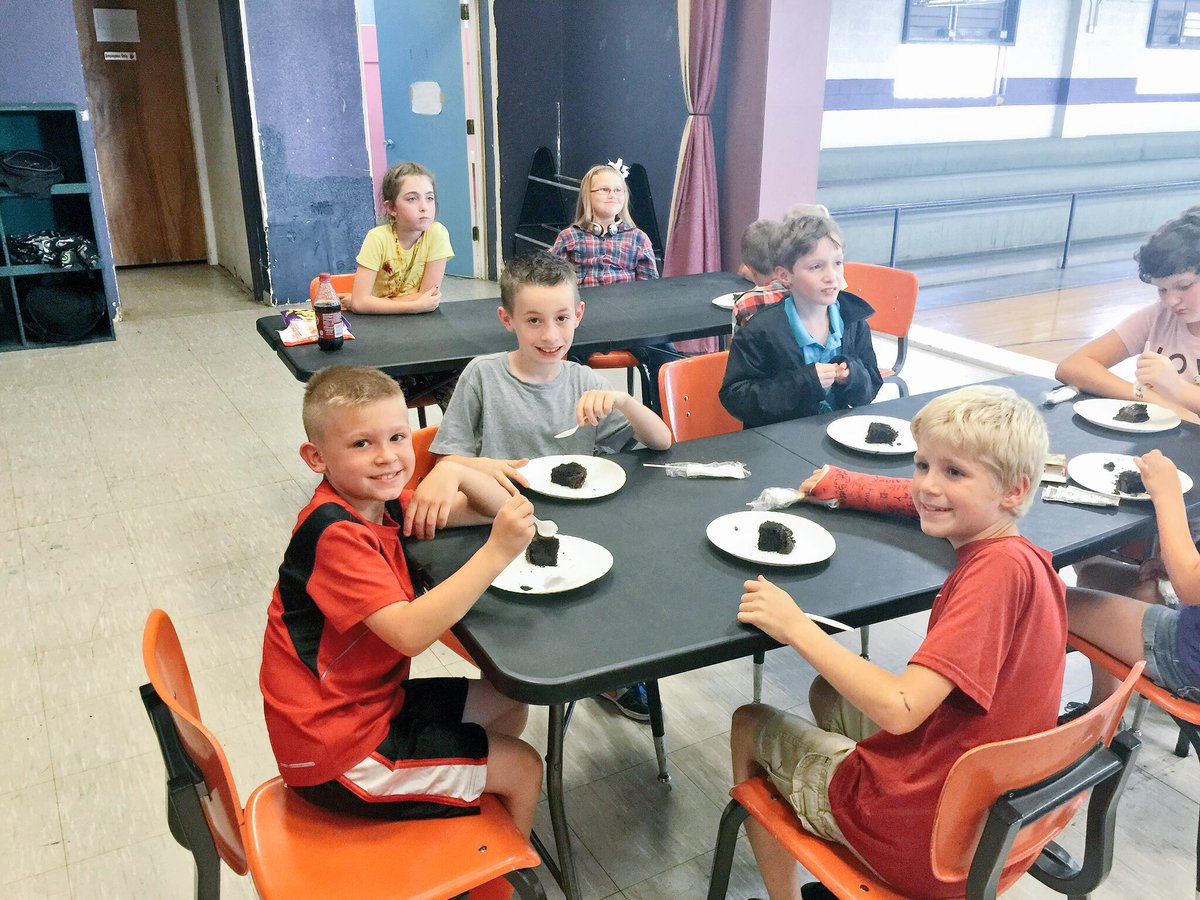 BGCchloe's tweet photo. HAPPY 15th ANNIVERSARY TO THE BOYS &amp; GIRLS CLUB OF HOOD COUNTY🎉🎈🎊🍰 @BGCHoodCounty @BGCA_Clubs #begreat #greatfutures https://t.co/6iird7g9Bt