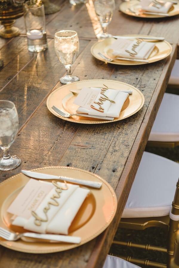 monbyw's tweet photo. Si quieres una boda llena de detalles coloca el nombre de cada uno de tus invitados de manera original #MonTip https://t.co/X0yfxEyYYI