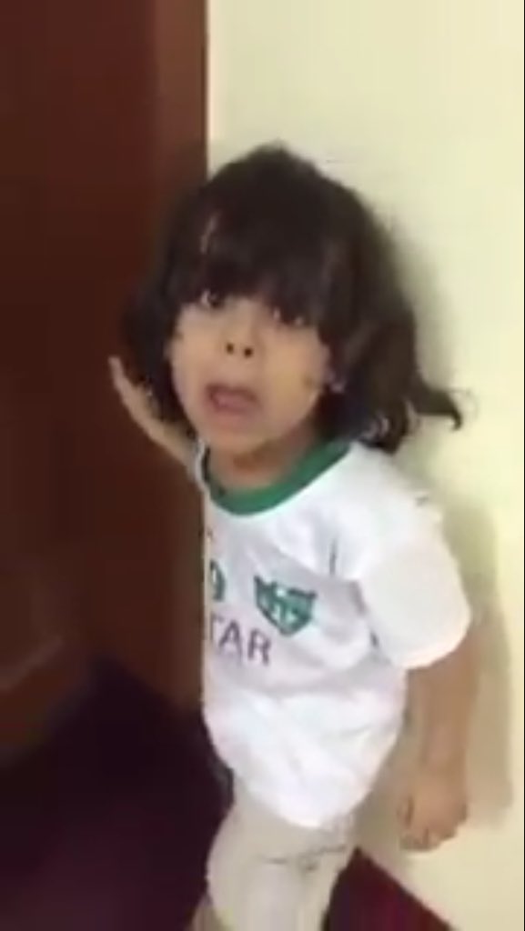 asem3331's tweet photo. @AhliSC السادة ادارة الأهلي
نطالبكم بتكريم هذا الطفل وإعادة البسمه له .. 
#يضرب_طفل_اهلاوي #وش_تشجع https://t.co/5p2b74Y9wU