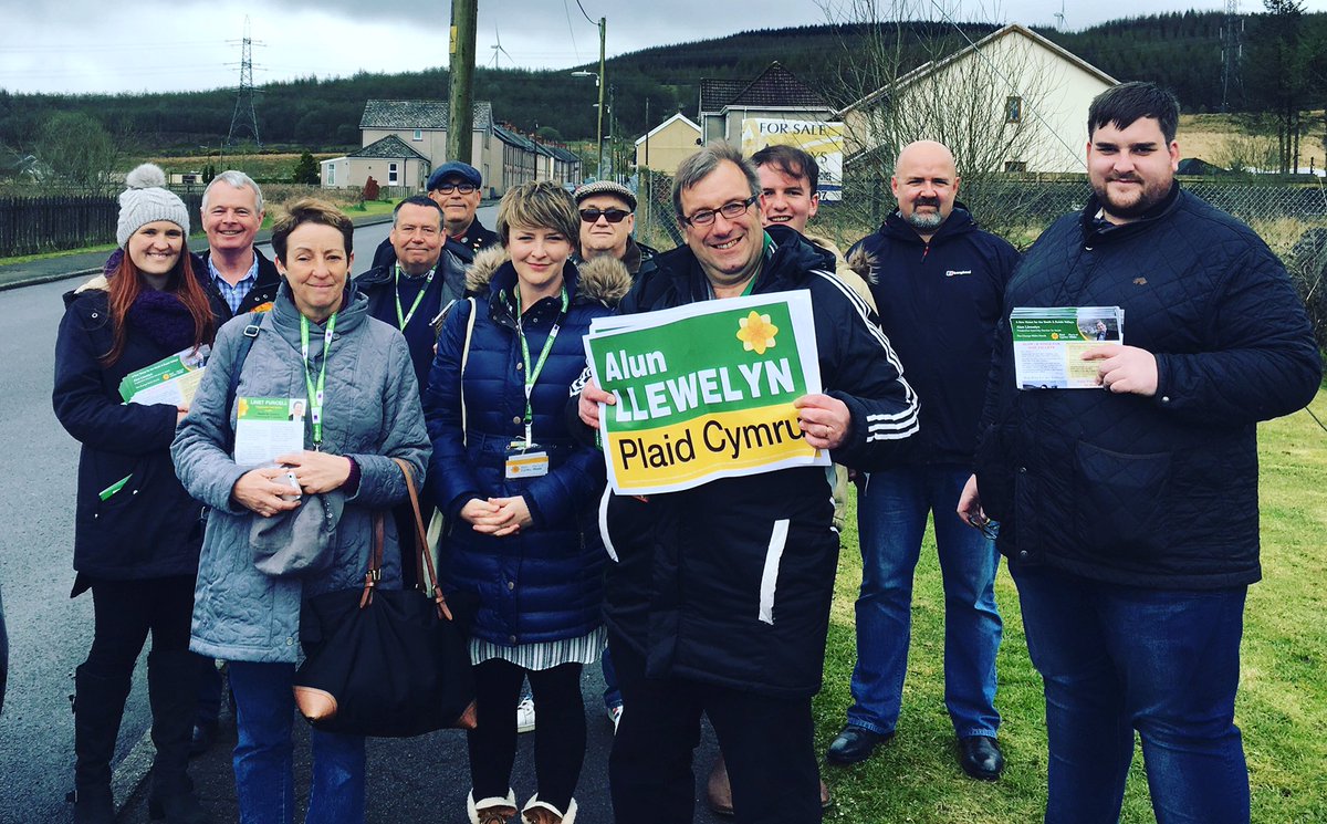 Plaid Cymru Neath (@plaid_castell_n) on Twitter photo Ymateb gwych yn Onllwyn a Banwen heddi. Nifer yn dweud eu bod nhw'n cefnogi <a href="/AlunLlewelyn/">Alun Llewelyn</a> a <a href="/Plaid_Cymru/">Plaid Cymru 🏴</a> #Plaid16 Ymateb gwych yn Onllwyn a Banwen heddi. Nifer yn dweud eu bod nhw'n cefnogi <a href="/AlunLlewelyn/">Alun Llewelyn</a> a <a href="/Plaid_Cymru/">Plaid Cymru 🏴</a> #Plaid16