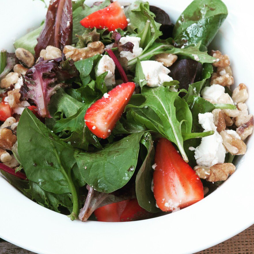 JakeandTheCake's tweet photo. Have your tried our Strawberry salad? #healthyeating #fresh #light and #delicious #cravethejake #jakeandthecake https://t.co/lqrehM311i