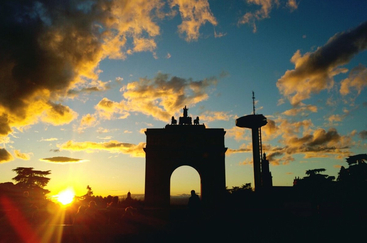 BeaTabares's tweet photo. Impactante Madrid🌆 Punto de partida de la enigmática noche de cumpleaños de @domingonolunes 😜⁉❤ #Moncloa #Roomcode https://t.co/G7y1DRie3X