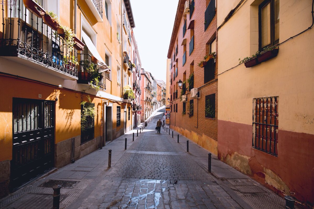 bighaterchris's tweet image. Happy to say that I&apos;ll be spending my second semester next year abroad in Spain!!! #BarcelonaBound 🔥🔥🔥