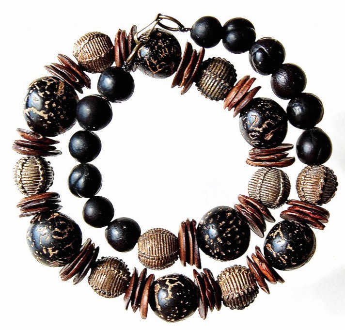 KemptownArts's tweet photo. Hannah Butters shows Botanical Jewellery at The Coach House, 22 Walpole Rd #Brighton #AOH2016 Artists Open Houses. https://t.co/c3twLJt0QK