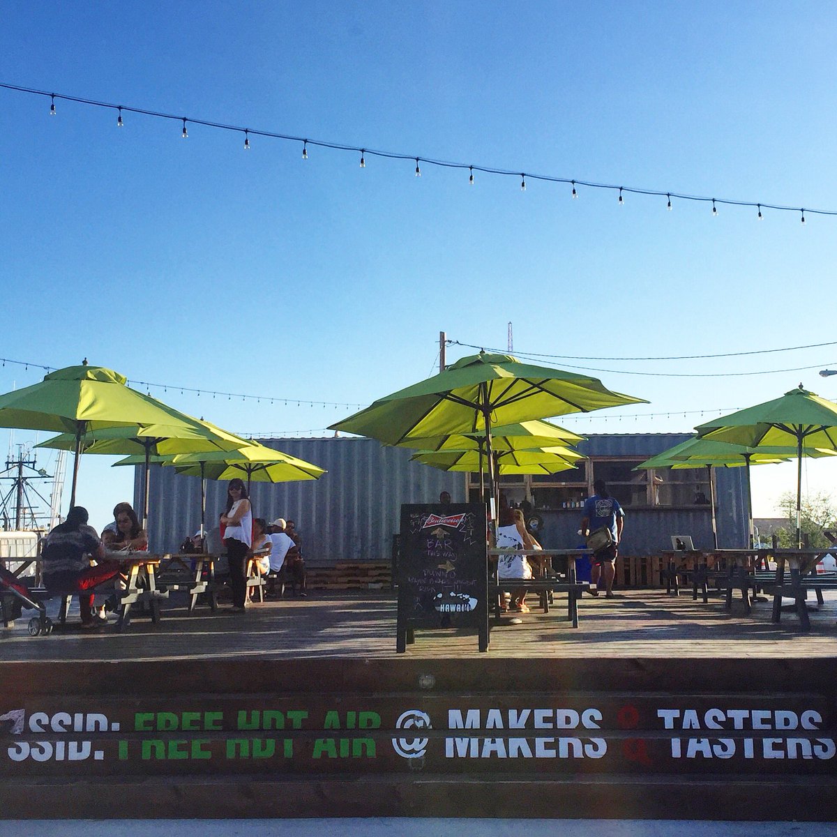 makerstasters's tweet image. FREE wifi &amp;amp; parking, lots of seating, a waterfront view &amp;amp; ono #streetgrindz! Visit us for lunch. #makersandtasters