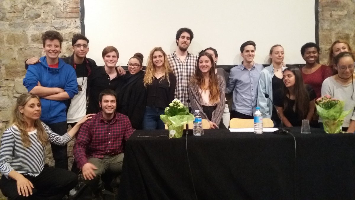 Superllisti's tweet photo. Batxillers premiats per les seves recerques compromeses. Bona feina de l'ACCP, @teleduca i professor/es together. https://t.co/ZO5HjvVjPQ