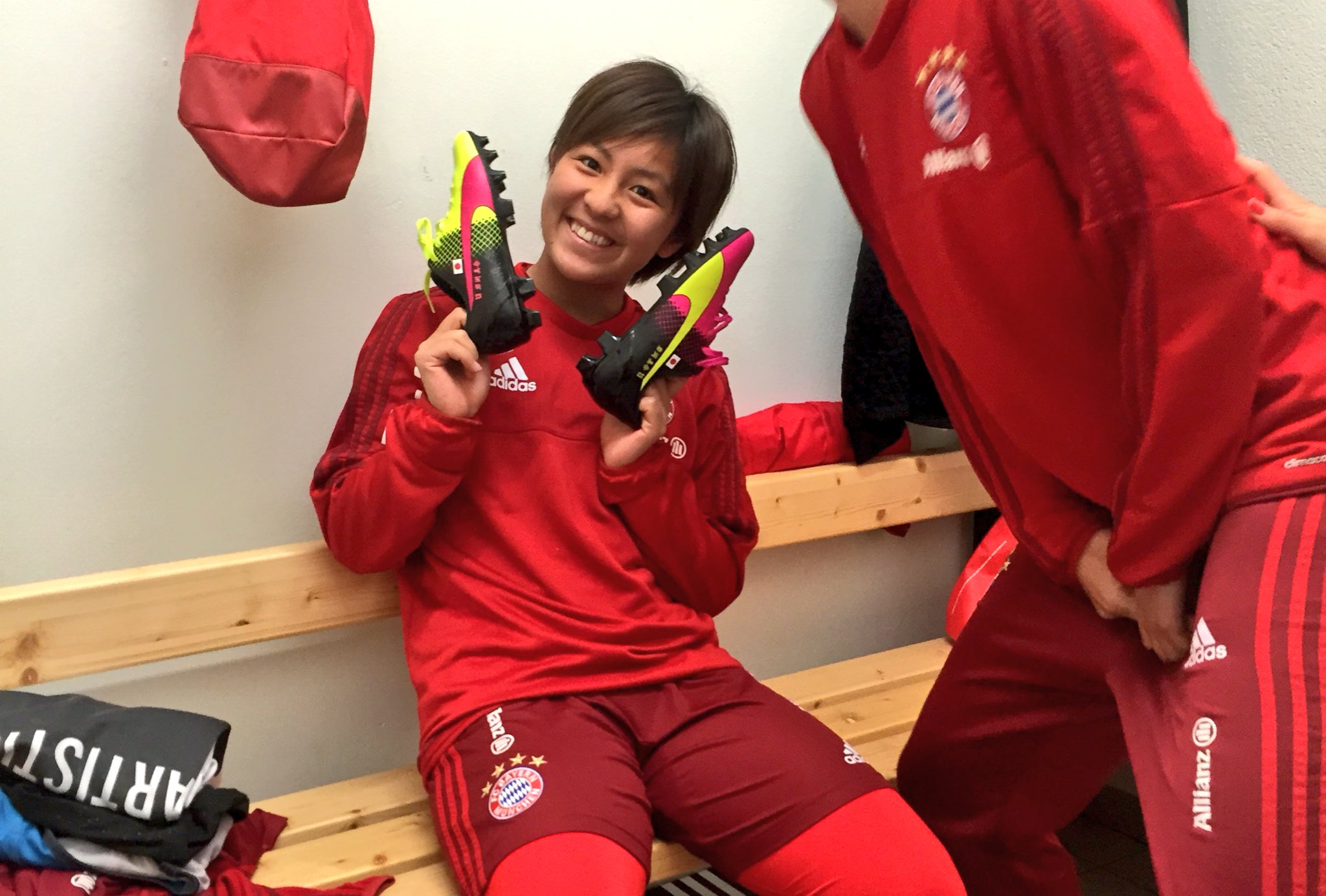 岩渕真奈 サッカースパイク 支給品 実使用 着用スパイク 岩渕真奈