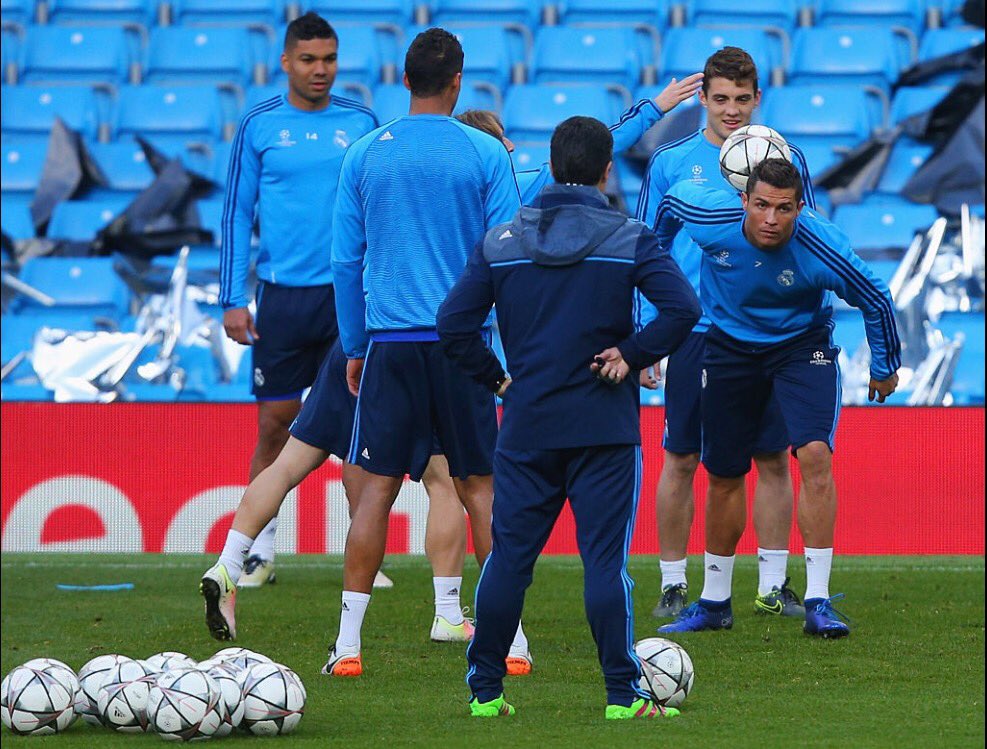 TheCristianoFan's tweet photo. GOOD NEWS! Cristiano Ronaldo joined Real Madrid's training session at the Etihad ahead of the Man City #UCL game. https://t.co/H9mEeegeMb