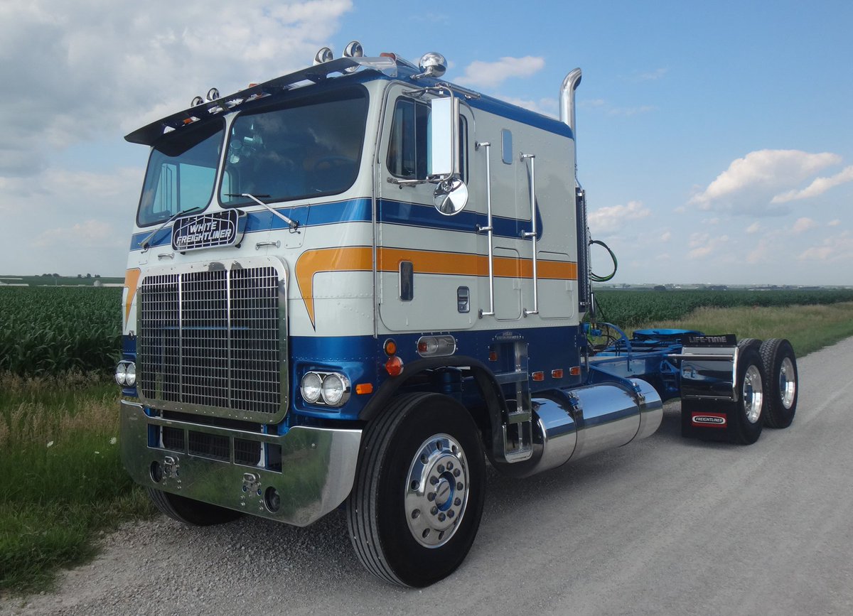 freightliner's tweet photo. Congrats to Michael Gully & his #Powerliner for winning the #FreightlinerPhotoFaceOff! RT to pass this beast around. https://t.co/EQrXUEDoWf