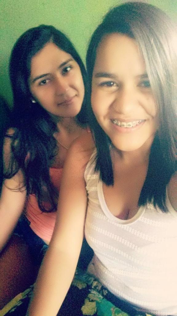 _Lariice's tweet photo. Ainda de ontem haha  💄💋👠🎀💅🏼👯 https://t.co/2cFmgVbeFM