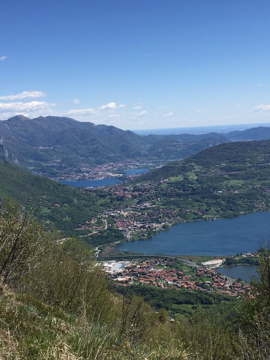 Achtung_Baby81's tweet photo. #AlpeAlta #MonteCornizzolo giornata fredda ma notevole #TriangoloLariano https://t.co/nzWm0rCTOa