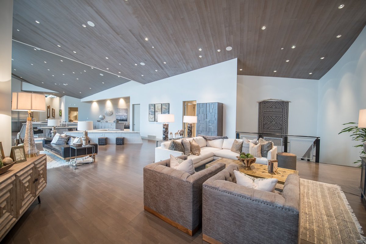 ActionTeamUtah's tweet photo. #luxuryhome #customestate #realestate #Tavaci #Utah #forsale #actionteamutah https://t.co/lEoPVX3wv4 https://t.co/sBWl8J9Hhe