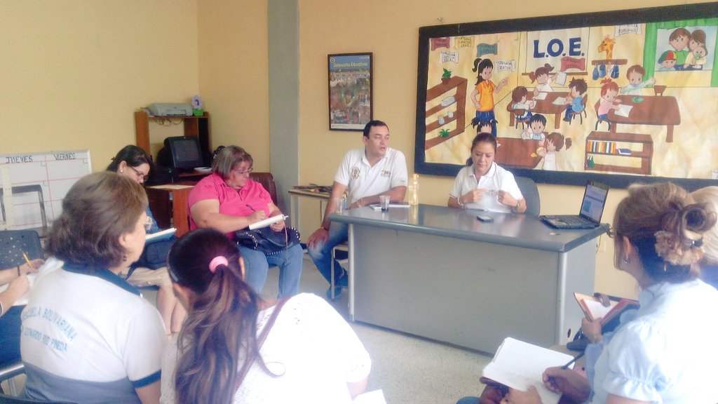 MedinaMYRO's tweet photo. @ebdrlrp @SilvaEleazarL @MunicipioSC @PDESanCristobal @PdeOrientacion @dednna_cuentac Biblioencuentro defensor y PDE https://t.co/Uhk3zNQErX