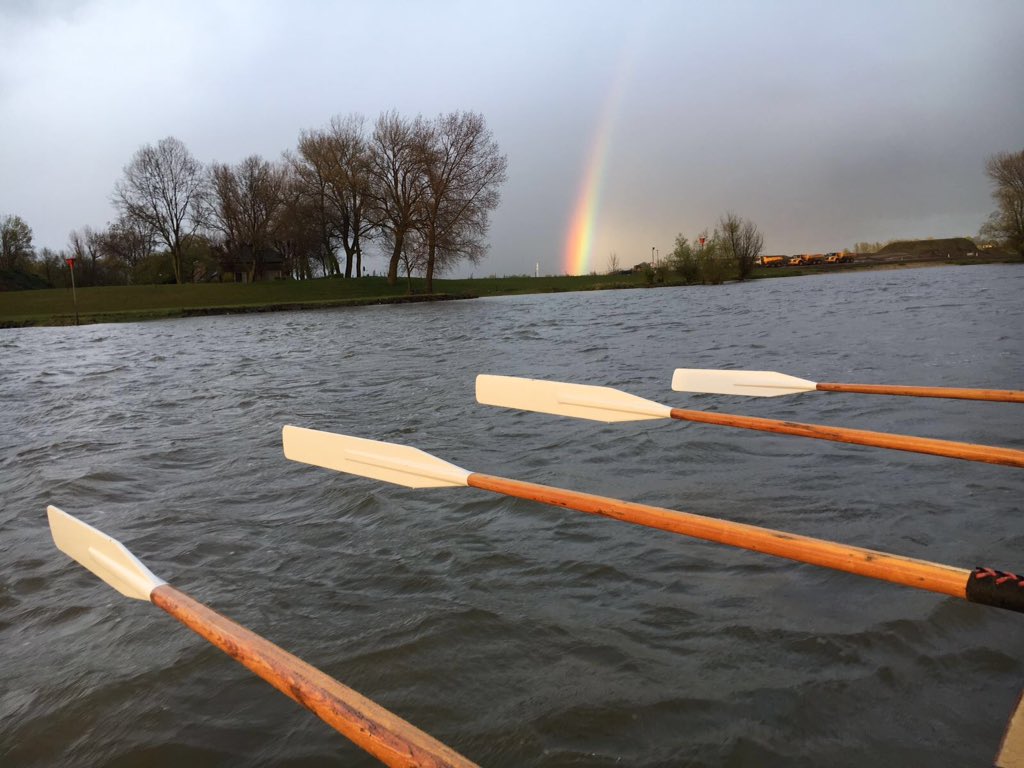 Helaas geen pot met goud gevonden, wel zon, regen en wind ;-) #instaptraining  <a href="/SVHattemRoeit/">SV Hattem Roeit</a> #sloeproeien #ijssel