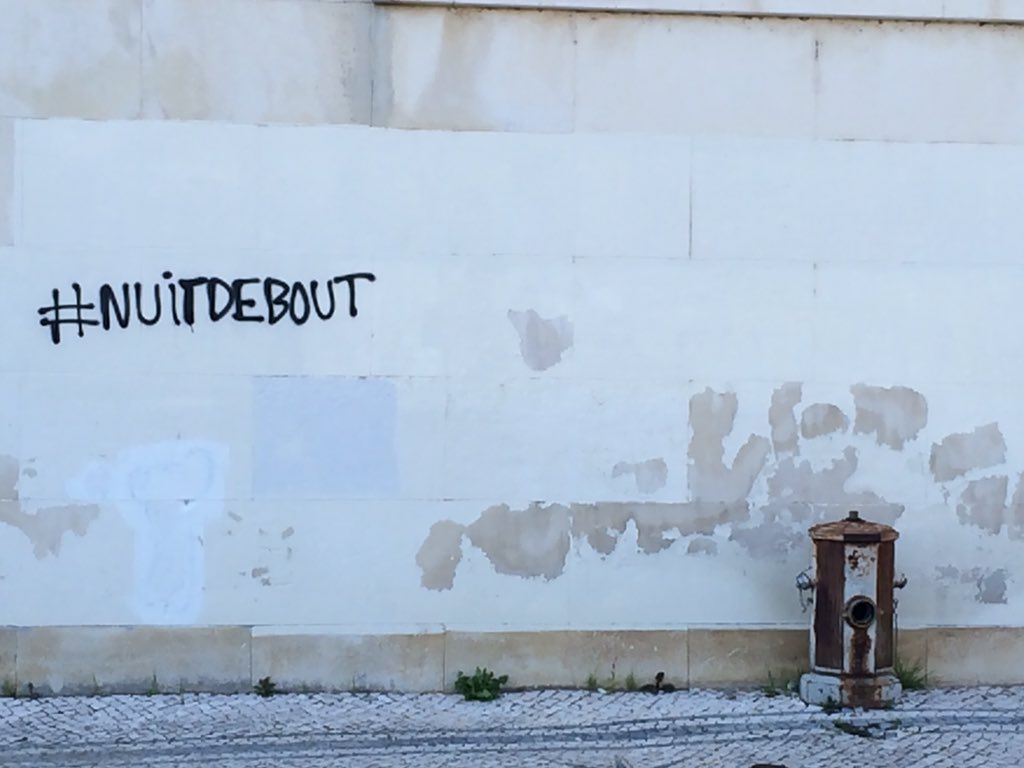 Vu à #Coimbra au Portugal. Ça fait plaisir!! #NuitDebout