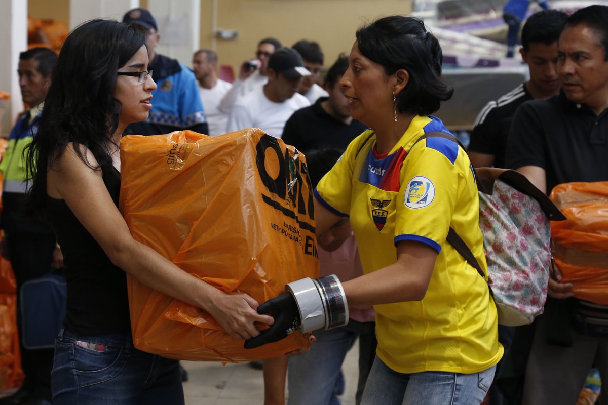 MunicipioQuito's tweet photo. ¡Pasa la voz! En este momento necesitamos voluntarios para el  Bicentenario. ¡Te esperamos #QuitoSolidario! https://t.co/1FahNIMhK1