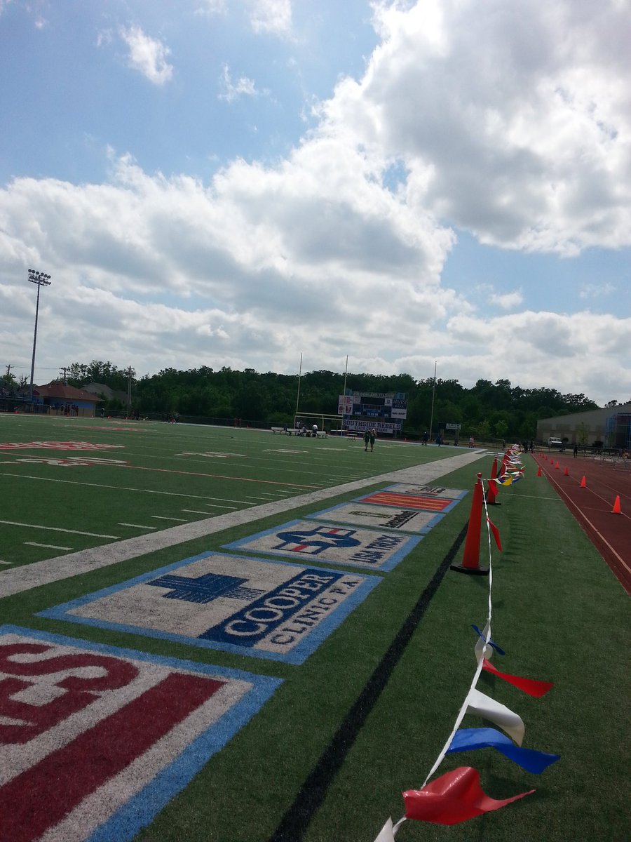 LeopardsCoach's tweet photo. Regional Track Meet. 85 degrees. A little windy. https://t.co/zaniQ4BmHC