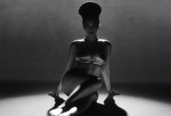 LoweFactor's tweet image. See all the stunning looks from @Beyonce new visual album, #LEMONADE 
lowefactor.com/mesmerizing-fa…