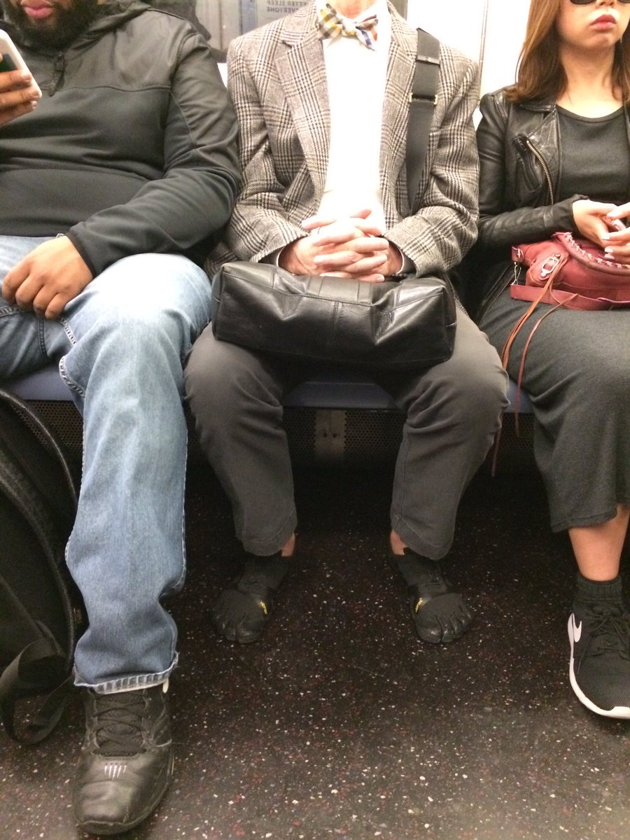 mikimas's tweet photo. Dress shirt...... Check
Bow tie............ Check
Jacket............Check
Shoes..... 😧😧😩😩😖😖😖😖😖😖😖😖😖😖😣😣

#onlyon7train https://t.co/jFPTptsybw