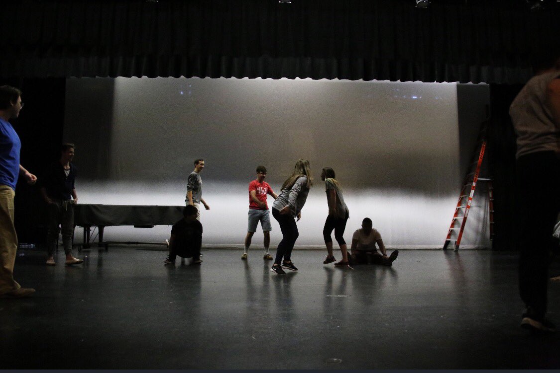 CSM_Photo98's tweet photo. #StageCombat Zone w/ @PhillyShakes artist-in-residence, Aaron Kirkpatrick #HETgrant #ShakespeareLives @HaddonfieldHS https://t.co/5GrScxqpF9