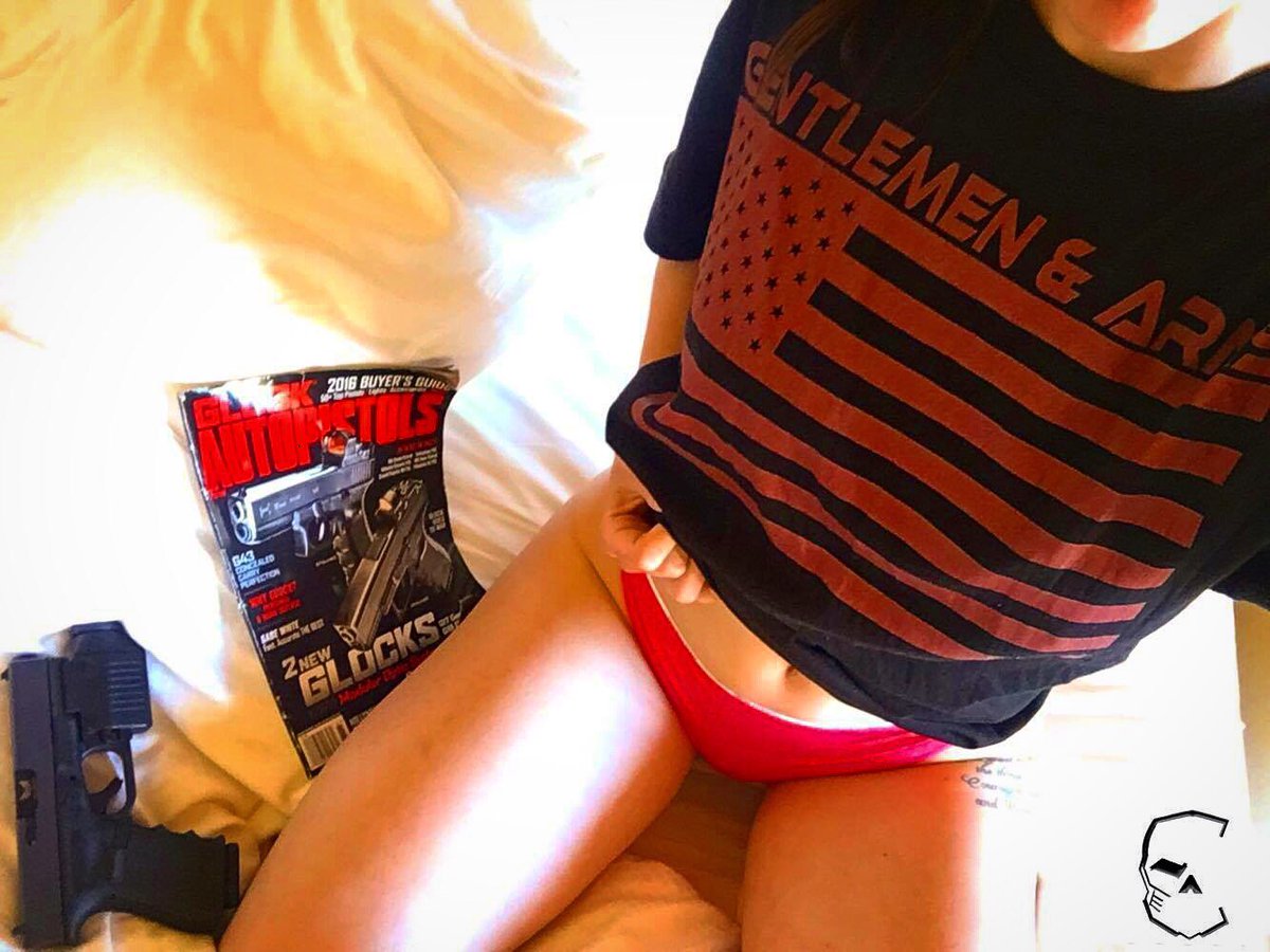 GentlemenArms's tweet photo. Gentlemen &amp; Arms Smokeshow of the day!
#girlswhopew https://t.co/HqEEoiSTCJ