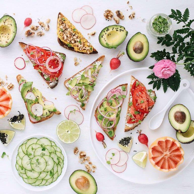 WindsetFarms's tweet photo. Try your next creative toast with #WindsetFarms tomatoes, cucumbers, peppers or lettuces. #toastrecipes 📷 @FoodGays https://t.co/wzf1qdfOVn