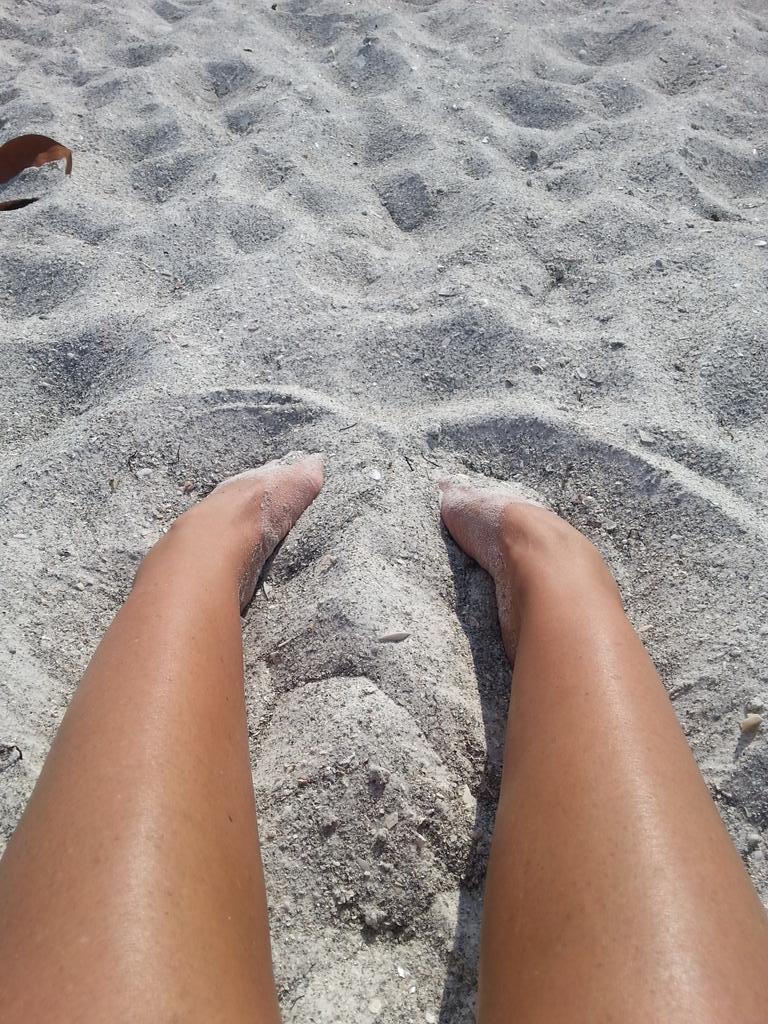 sassykybelle's tweet photo. #toesinthesand #aboutflippingtime https://t.co/mfbO8XioK4