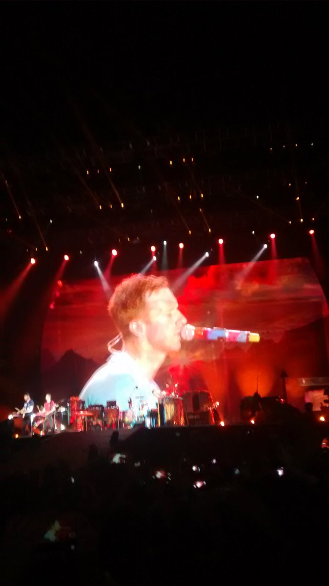 fxckreckless's tweet photo. donde esta el botón de replay para volver? #coldplaybuenosaires #AHFODtour https://t.co/QSDDoZNY9o