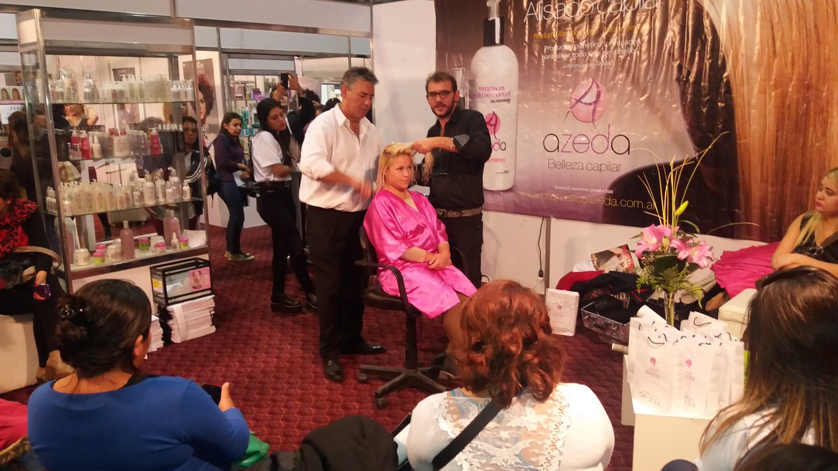 CCongresosMza's tweet photo. Un exito la #ExpoLook. Dos dias repleto de profesionales del rubro y publico en general @FabianManzurCC https://t.co/GffEm1bIge
