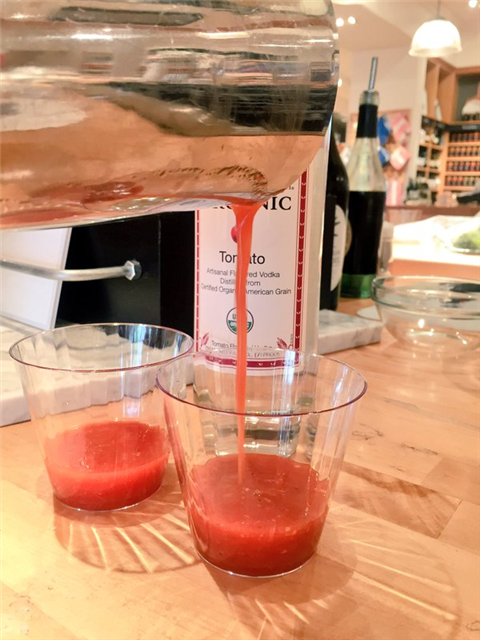 davidicken's tweet photo. We're with @WilliamsSonoma today and our bartender Katrina is pouring some... https://t.co/qIWsoO8wu0 #teamS52 https://t.co/1QcLIEyNZA