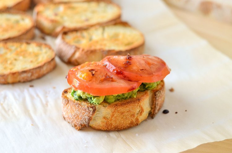knowyourproduce's tweet image. Avocado Toast | Kale Guacamole with Balsamic Vinegar bit.ly/1QxEWqZ #knowyourproduce #minichefmondays