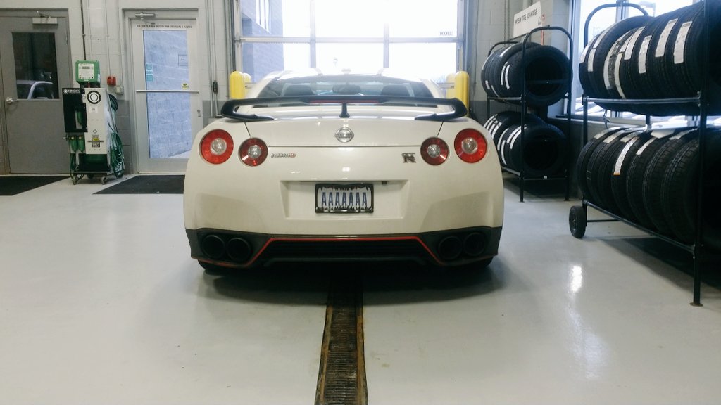 JoshuaMorosko's tweet photo. @TunerMob 
AAAAAH! #godzilla just pulled in!
 #nismo #nissan https://t.co/C8LLl4Z4Qf