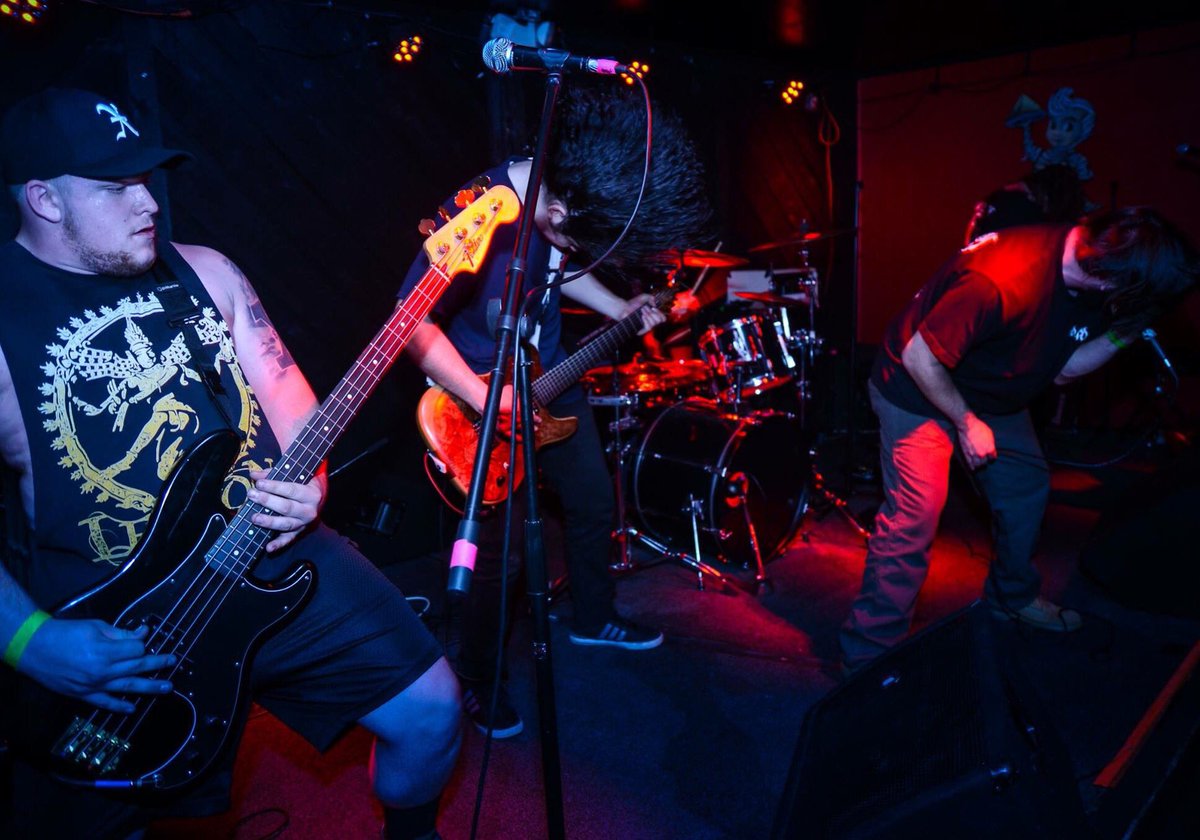 TombagDarrell's tweet photo. Got a show comin up in Denton with some tight bands. Come hang
#IAMTX #creepingdeath #glock #helddown #loosegrip https://t.co/nf6egrLxuF